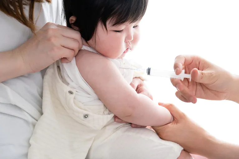 赤ちゃんの予防接種は2か月から！